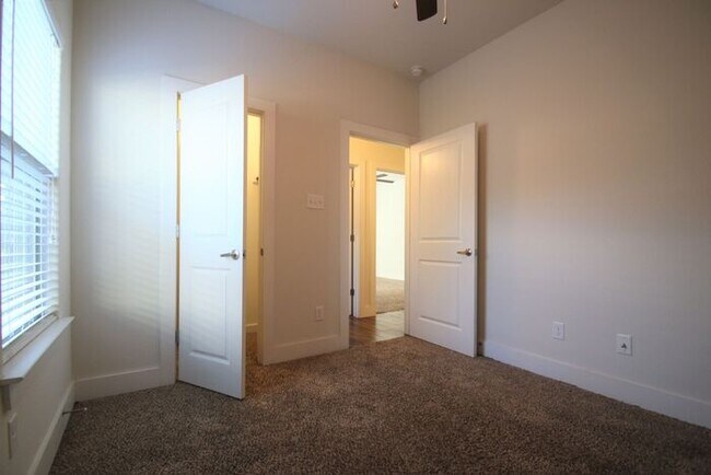 Foto del edificio - COMING SOON! Gorgeous 3BR/2BA Duplex with 2-Car Garage — Minutes to Downtown Fort Worth & Camp Bo...