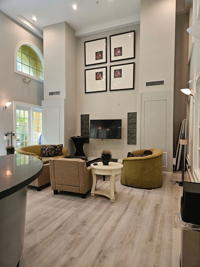 Foto del edificio - Park North at Cheney 1brm Upgraded Elegant...