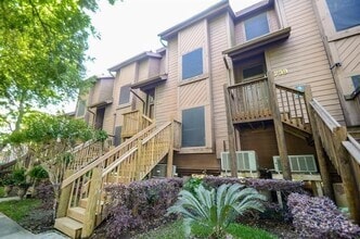 Building Photo - 737 Davis Rd