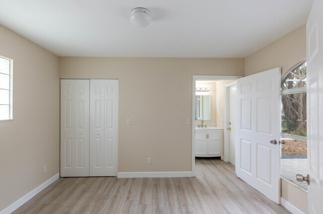 Foto del edificio - 1640 Oak Berry Cir
