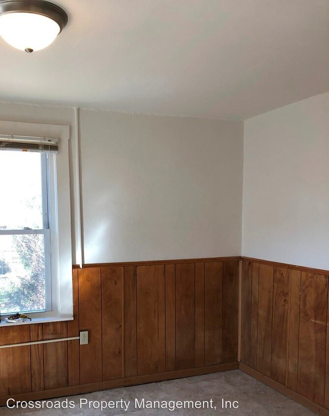 Building Photo - 306 N Mulberry St