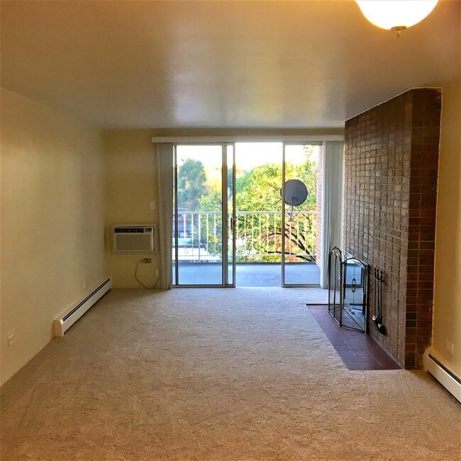 Building Photo - Stunning Condo in Denver