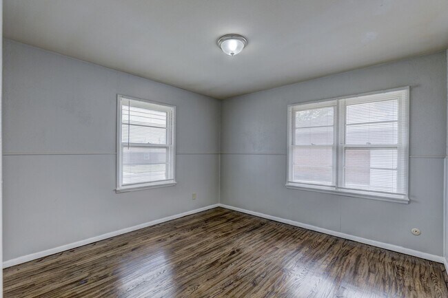 Building Photo - Ready 2 Bed 1 Bath Mid-Del Schools.