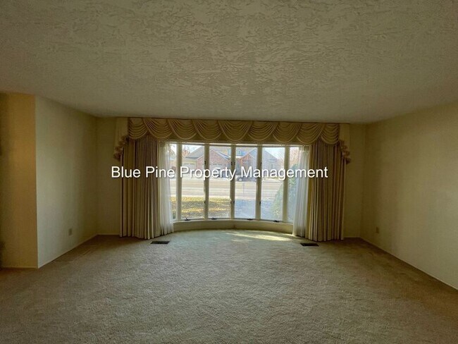 Building Photo - 427 Troy Ave