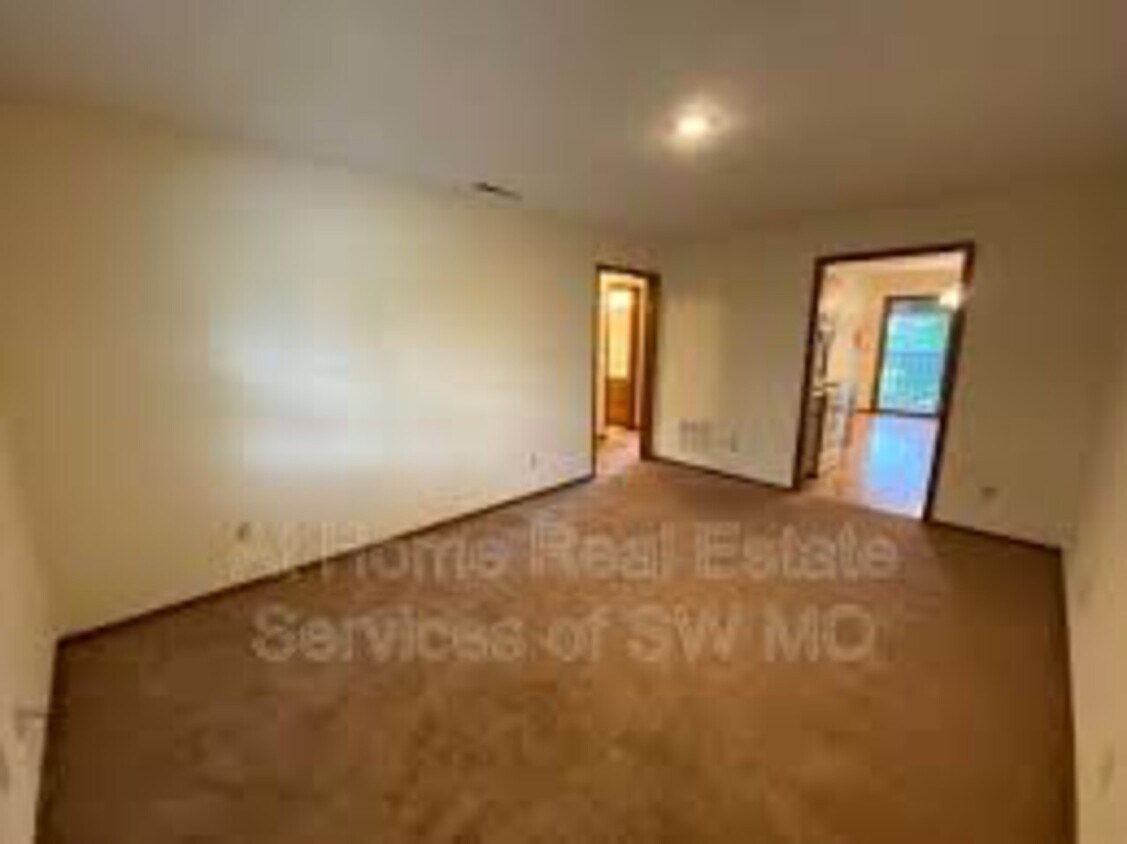 Building Photo - 720 S Kimbrough Ave