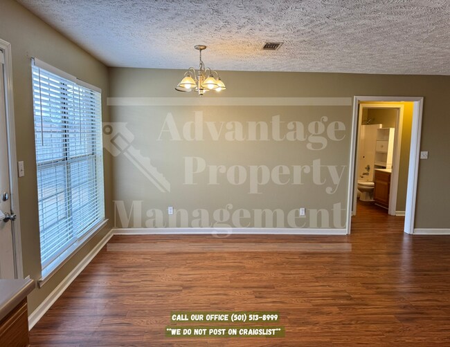 Building Photo - 2730 Makenzie Dr