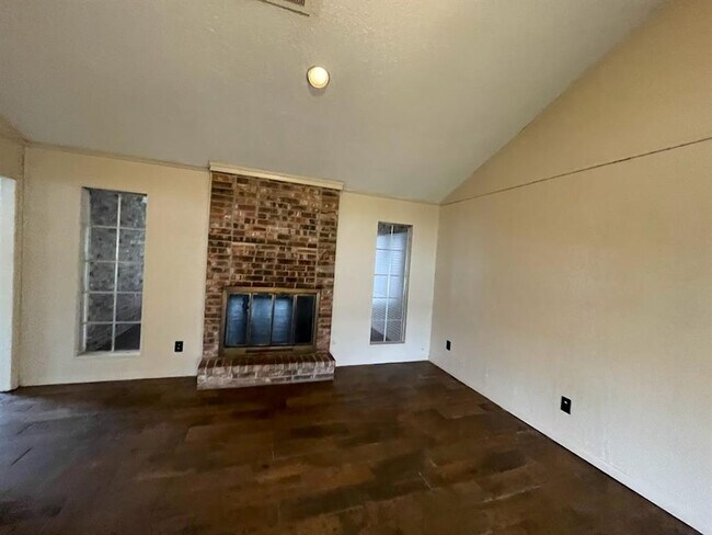 Building Photo - 801 Sunnybrook Ln