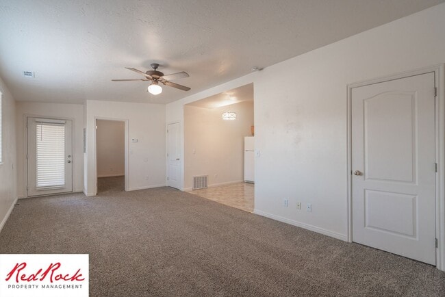 Building Photo - Enjoy Scenic Ivins Living – 3-Bed, 2-Bath ...