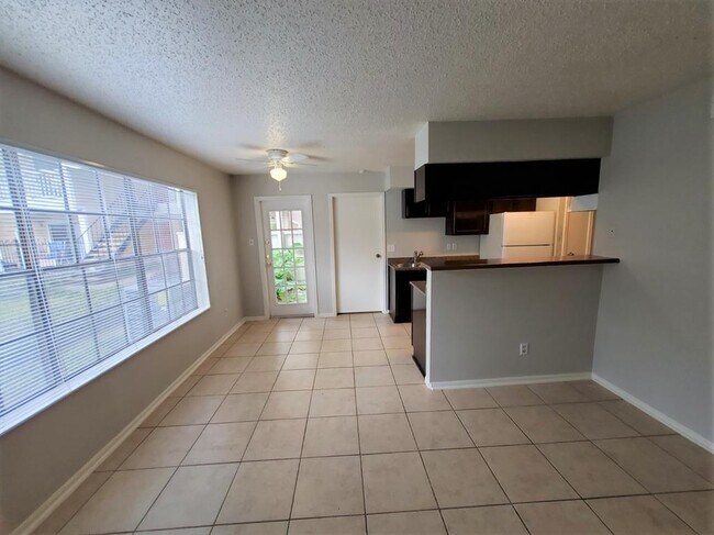 Foto del edificio - 2750 Holly Hall St