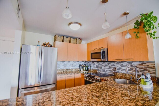 Building Photo - 3000 NE 5th Terrace