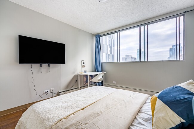 Building Photo - Deluxe Room - The Mount Royal