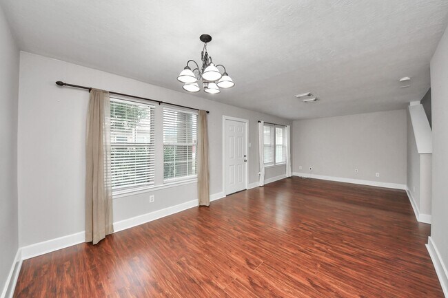 Foto del edificio - 1536 Kew Garden Dr