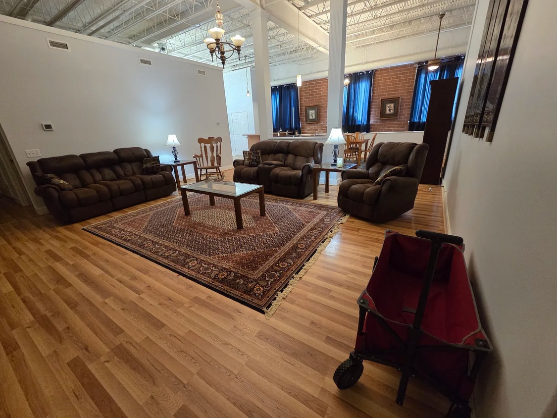 Foto principal - 215 S Jefferson Ave