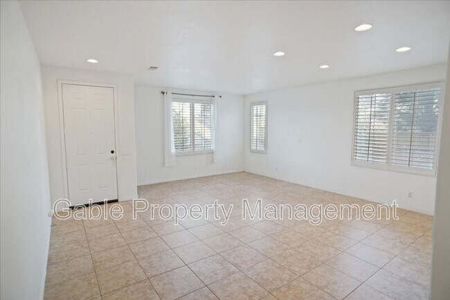 Building Photo - 27904 Doubletree Way