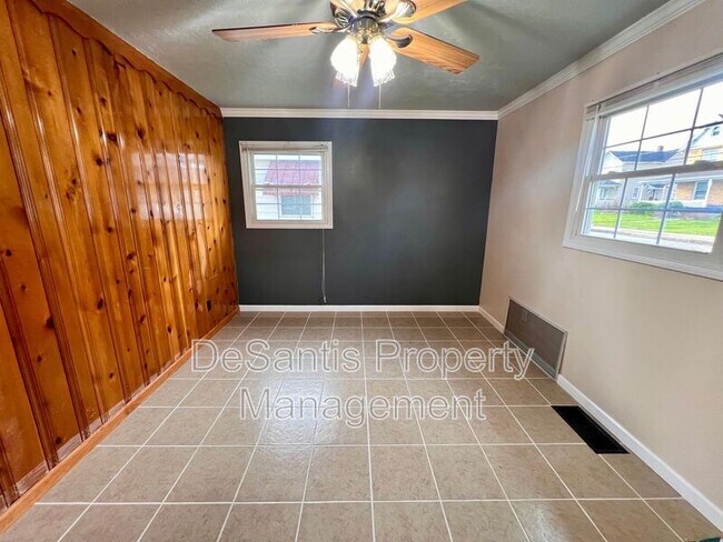 Building Photo - 829 6th Ave