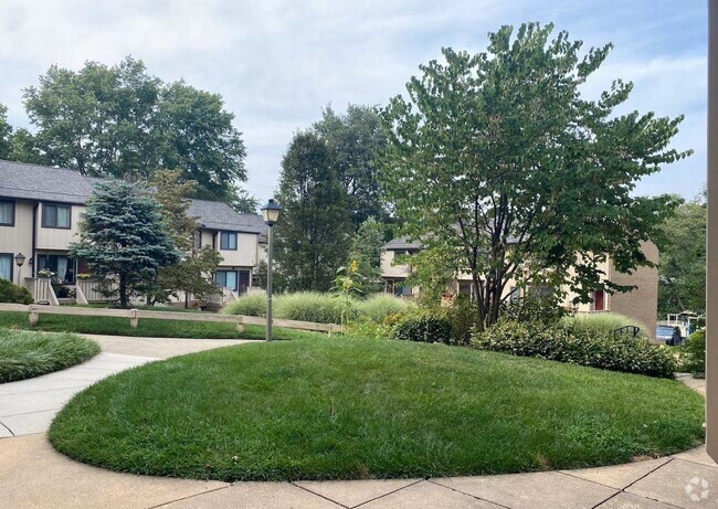 Building Photo - 2678 Glengyle Dr