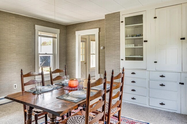 Building Photo - 69 Pleasant St