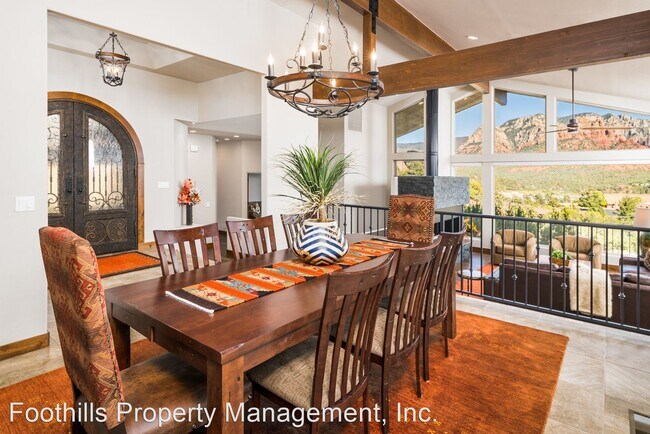 Foto del edificio - 3 br, 3.5 bath House - 170 Kashmir Road