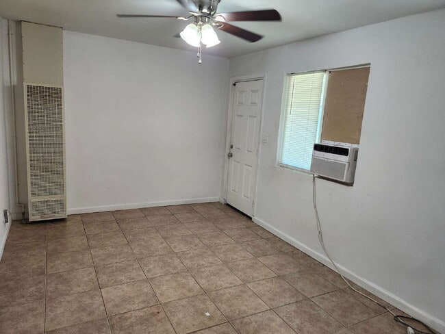 Building Photo - Move In Ready!