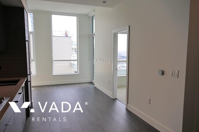 Building Photo - Mode 1 Bed Apartment Rental 618-3438 Sawmi...