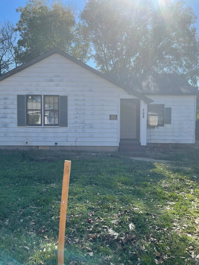 Primary Photo - 108 E Cedar Ave