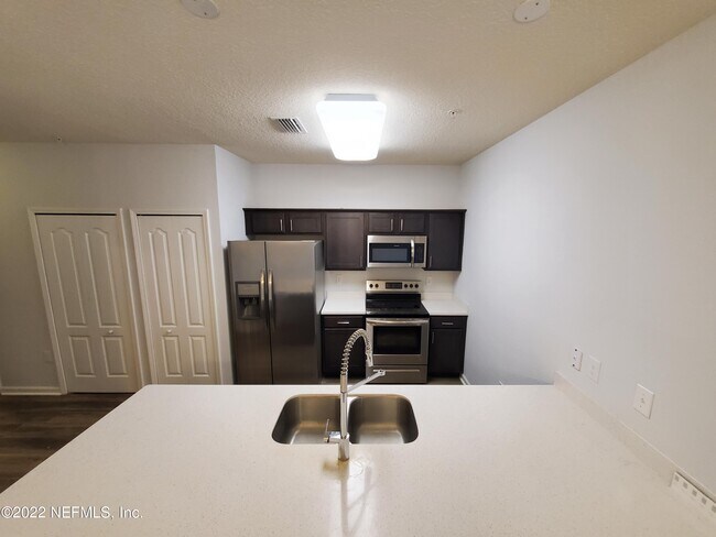 Building Photo - 4932 Key Lime Dr