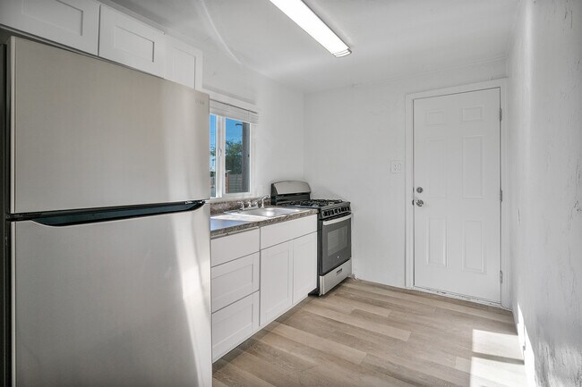 4141 E Lee St photo'