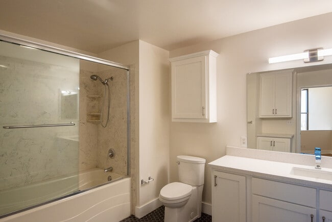 Building Photo - The Penthouses at Vendome Place