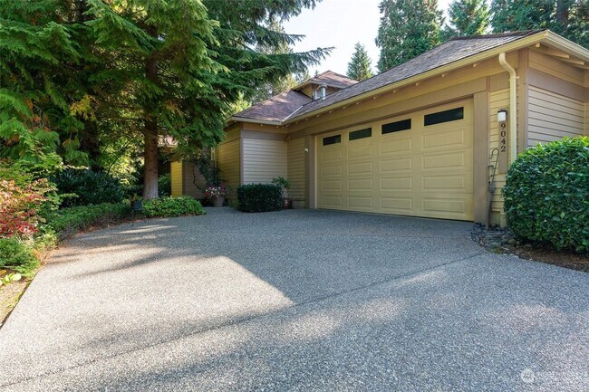 Building Photo - 9042 Gleneagle Dr