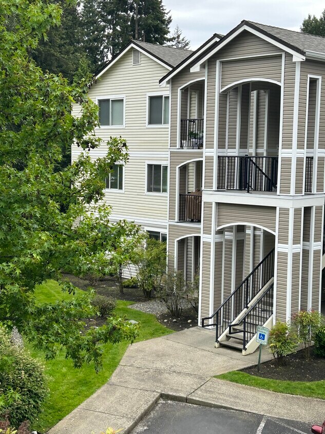 10721 Valley View Rd, Bothell, WA 98011 Condo for Rent in Bothell, WA