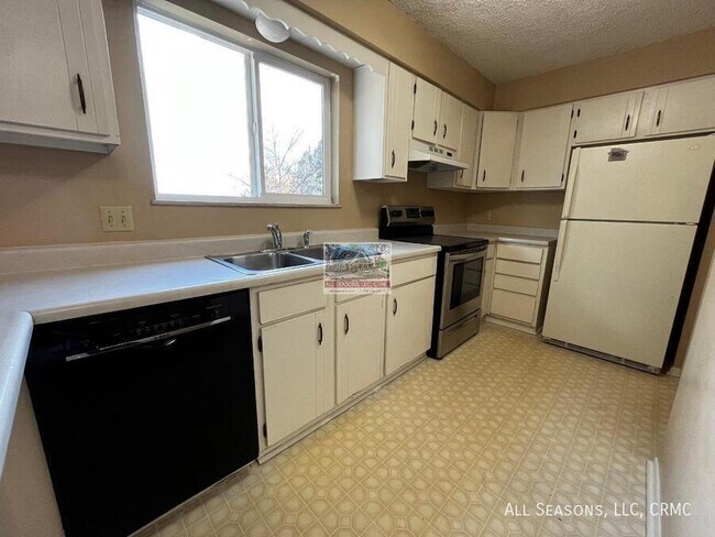 Foto del edificio - 1527 Spring Valley Dr