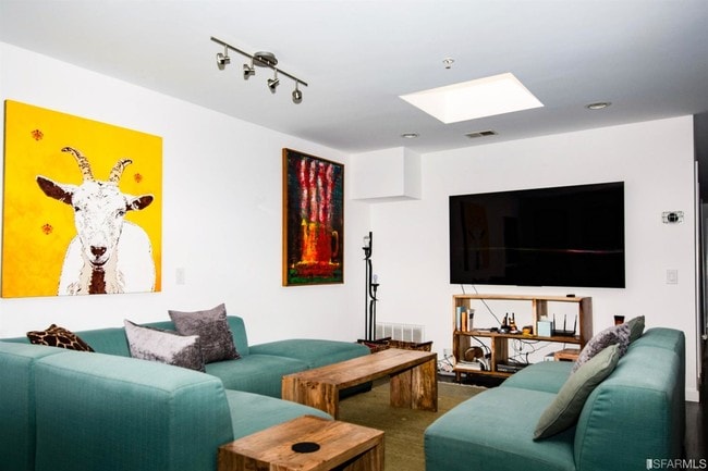 Building Photo - 664 Natoma St