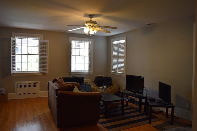 Building Photo - 152 3rd St