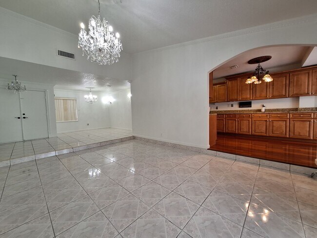Foto del edificio - Spacious 4-Bed, 3-Bath Belle Isle Home wit...
