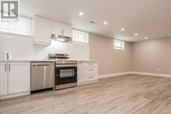 Building Photo - 569 Roding St