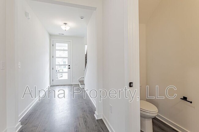 Building Photo - 1235 Westgate Vlg Dr