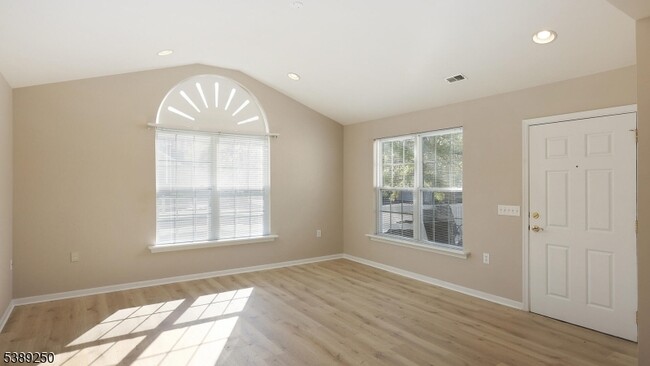 Foto del edificio - 42 Chandler Ct