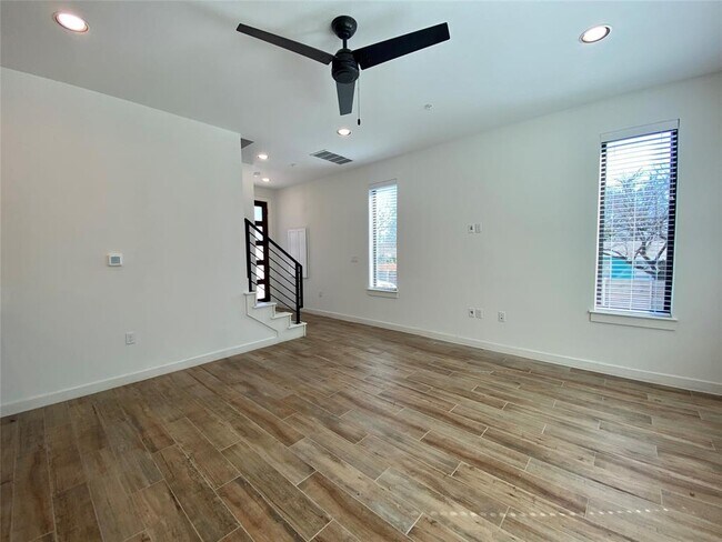 Foto del edificio - 6409 Berkman Dr