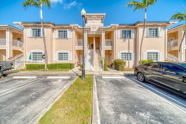 Foto del edificio - 2733 NE 3rd Ct