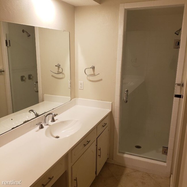 Building Photo - 3 br, 2 bath House - 811 Saint Paul Ct