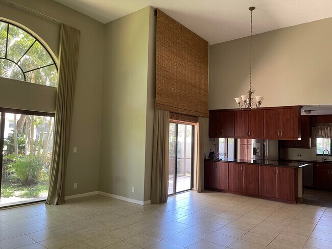 Building Photo - 3100 Kingswood Terrace