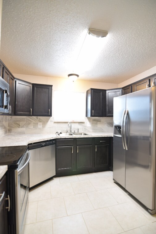 Foto del edificio - 2111 Coach Dr