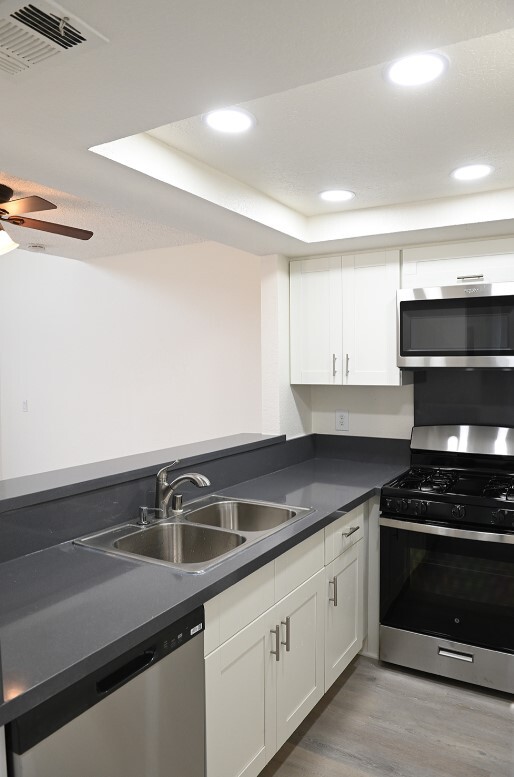 Building Photo - Villas at Columbia