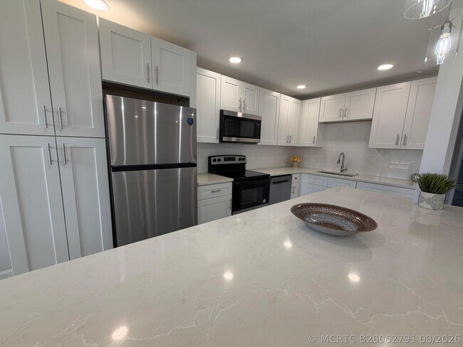 Building Photo - 353 Mansfield Dr
