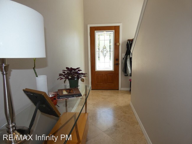Building Photo - 3 br, 2.5 bath House - 1400 E Scott St