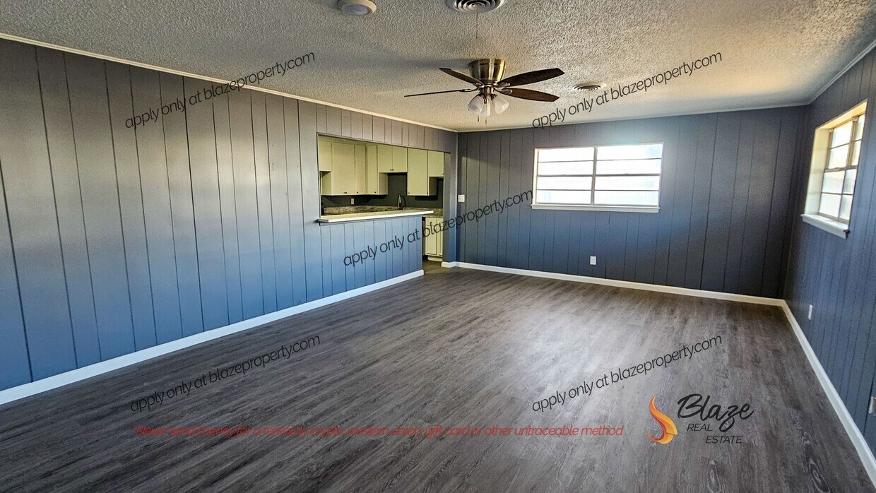 Foto principal - Southlawn North Large 4 Bedroom 2 bath home
