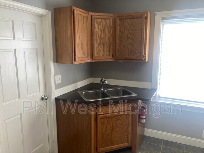 Foto del edificio - 1530 Quarry Ave NW