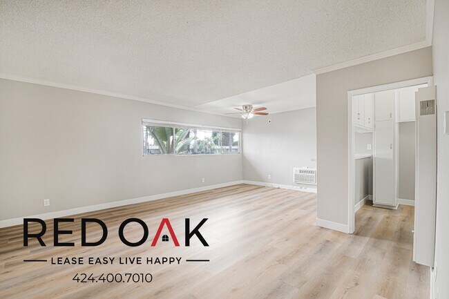 Building Photo - 15405 Vanowen St