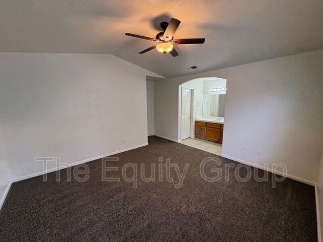 Building Photo - 723 N Simon St