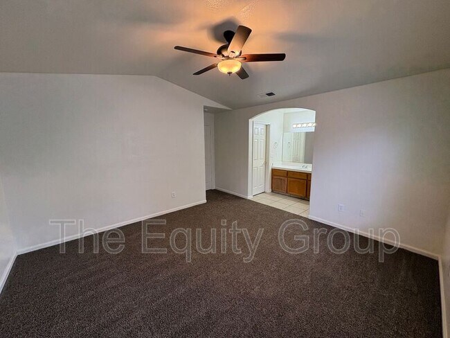 Foto del edificio - 723 N Simon St